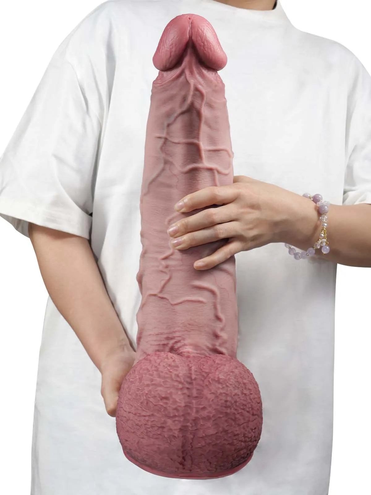 40,6 cm Gigantisk Böjd Dildo med Extra Tjockt Skaft & Svullna Testiklar